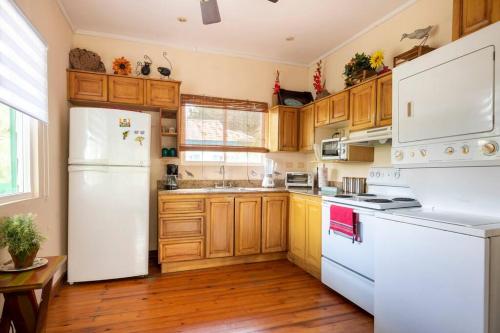 Two-Bedroom House image 7