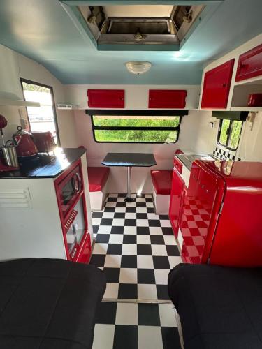 Alice & Elvis, Crescent Head, Retro Caravans with Deck, Bathroom & Outdoor Bath in a Bush Setting near the Beach, Crescent Head (fotografie 5)