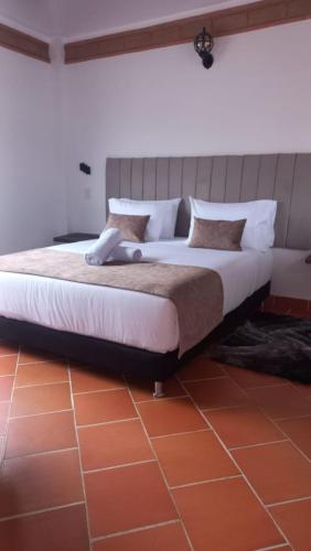 Double or Twin Room image 3