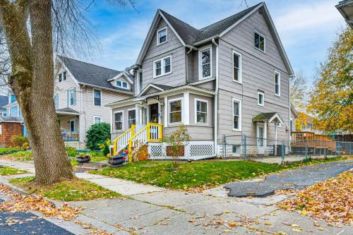 1 Mi to Dtwn Colorful Binghamton Home in Binghamton, USA