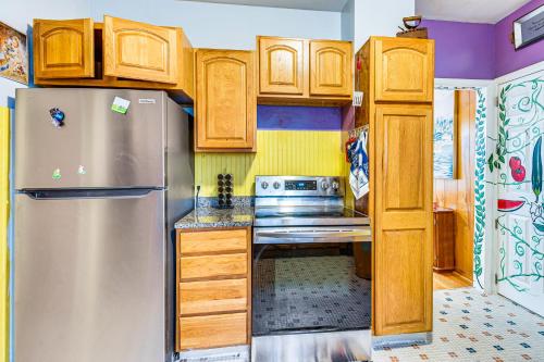 1 Mi to Dtwn Colorful Binghamton Home in Binghamton, USA