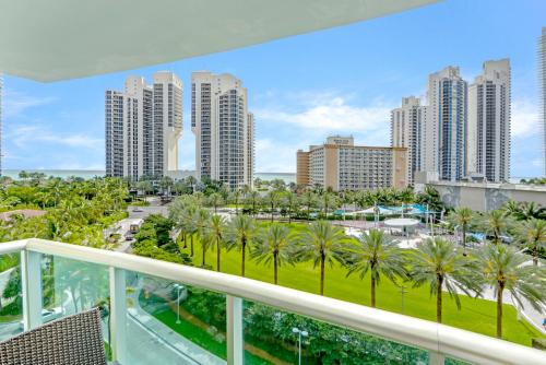 Ocean Reserve Luxurious Condo 2min Away From Beach in Sunny Isles Beach, USA