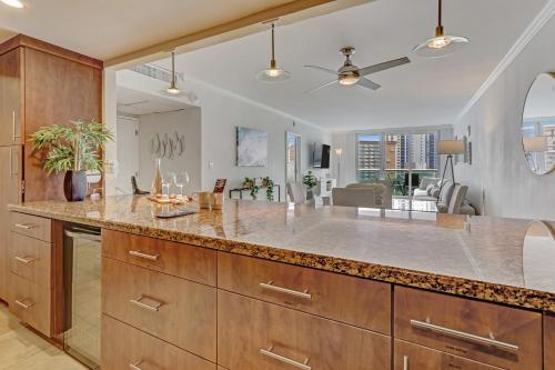 Ocean Reserve Luxurious Condo 2min Away From Beach in Sunny Isles Beach, USA