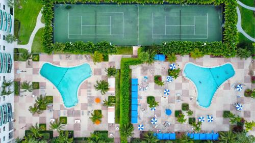 Ocean Reserve Luxurious Condo 2min Away From Beach in Sunny Isles Beach, USA