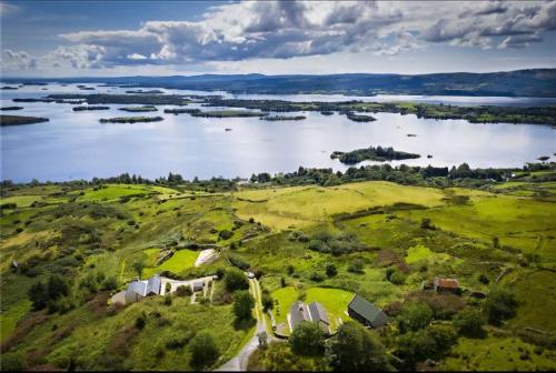 3 Clos Na Feirme Three Bedroom House with Hot Tub in Clonbur