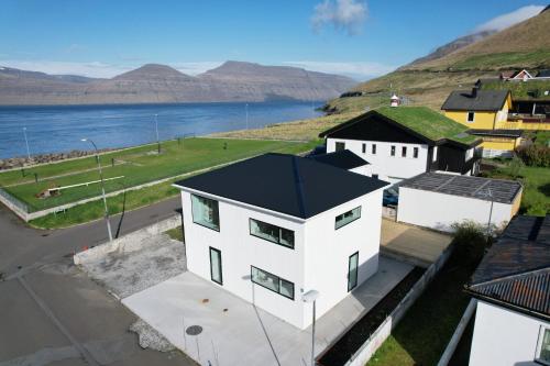 Sehenswürdigkeiten in der Nähe, Nyrenoveret, moderne,hyggeligt hus in Leirvík