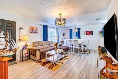 Crystal River Getaway with Hot Tub and Fire Pit! in Crystal River, USA