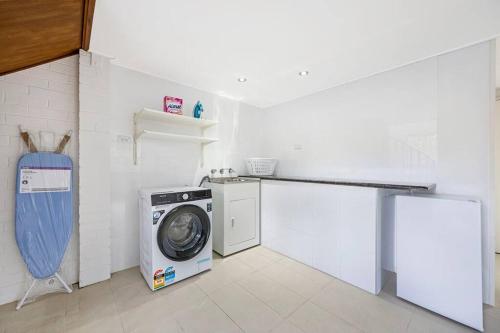 Spacious Family 4BR with Pool Perfect for Groups