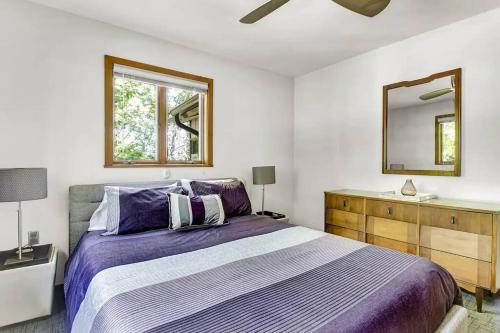 Spacious Design Lodge In Woods - Bushkill-Poconos Spacious Design Lodge In Woods - Bushkill-Poconos