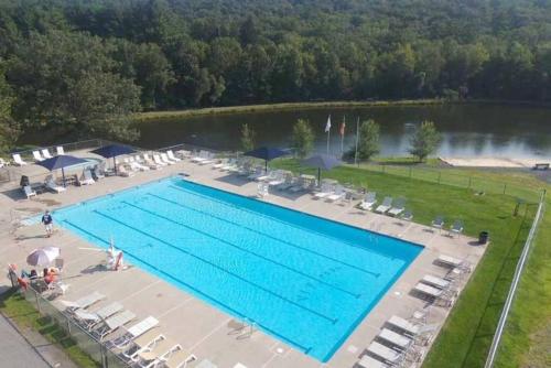 Spacious Design Lodge In Woods - Bushkill-Poconos Spacious Design Lodge In Woods - Bushkill-Poconos