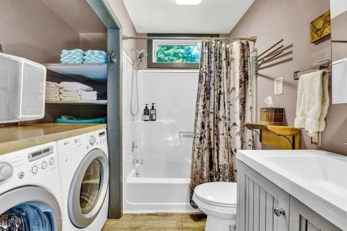 Spacious Design Lodge In Woods - Bushkill-Poconos Spacious Design Lodge In Woods - Bushkill-Poconos