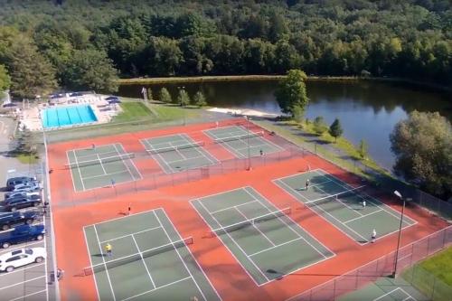 Spacious Design Lodge In Woods - Bushkill-Poconos Spacious Design Lodge In Woods - Bushkill-Poconos