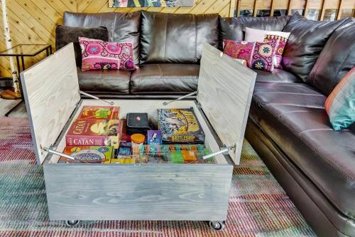 Spacious Design Lodge In Woods - Bushkill-Poconos Spacious Design Lodge In Woods - Bushkill-Poconos