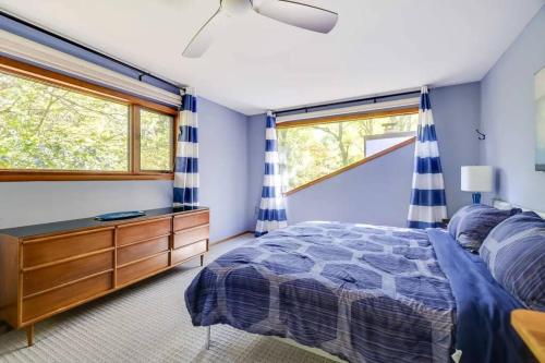 Spacious Design Lodge In Woods - Bushkill-Poconos Spacious Design Lodge In Woods - Bushkill-Poconos