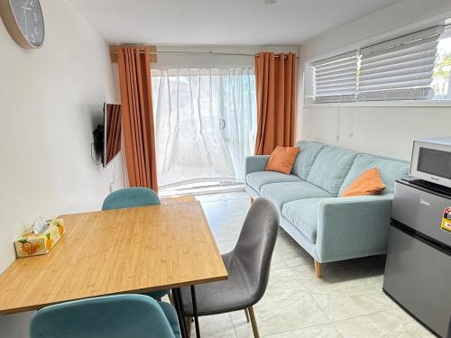 Cosy 2 bedroom unit in Howick close to bus and supermarket, Окленд (фото 2)
