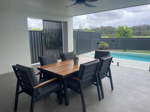 15mins to Mooloolaba Beach opposite Conservation! in Sippy Downs