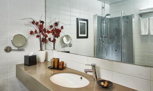 Executive Double or Twin Room with City View image 4