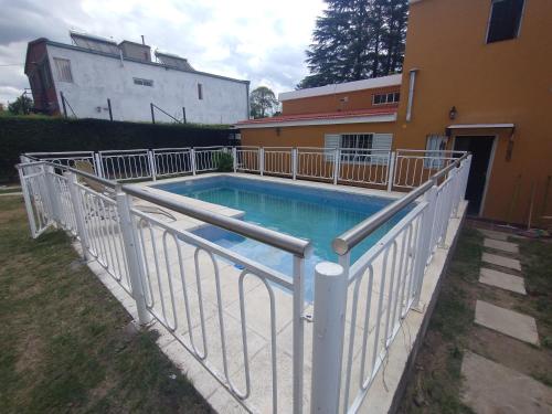 Alquiler de casa en Playas de Oro, Carlos Paz con pileta in Villa Independencia