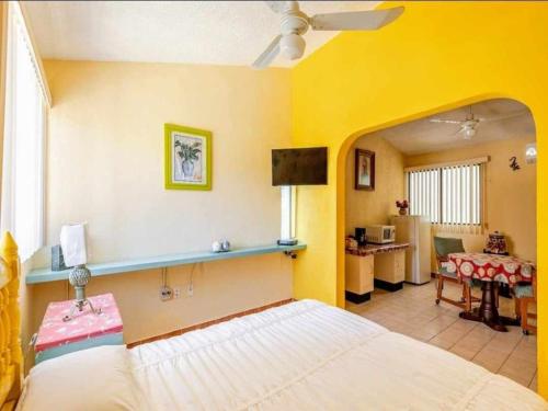 Nice apartment equipped with 2 bedrooms very close to the Malecon and the beach in La Paz, Mexico