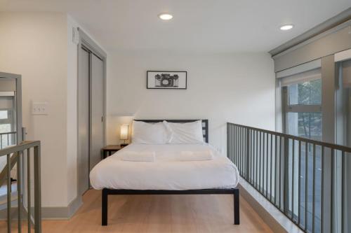 Cozy 2-BR Loft in the Heart of Louisville #210 in Louisville, USA