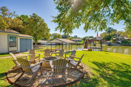 Waterfront Retreat with Hot Tub in Gun Barrel City!