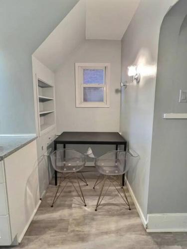 Cozy Studio Retreat in Pittsburgh N-Side Unit 2 in Pittsburgh, USA