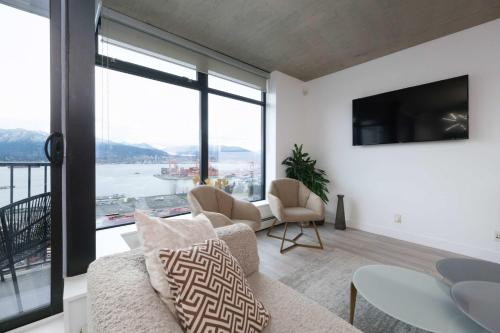 Modern Downtown Apartment with Stunning Water Views in Vancouver, Canada
