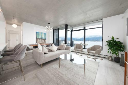 Modern Downtown Apartment with Stunning Water Views in Vancouver, Canada