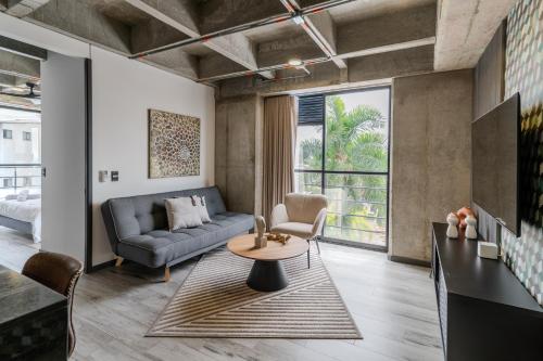 Epic Suites x Ahead near สนามบินนานาชาติมาเตกาญา