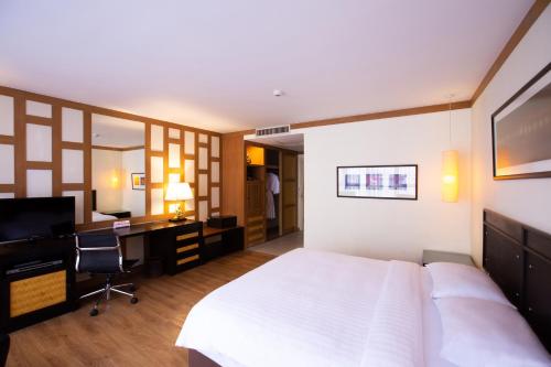Executive Room image 5