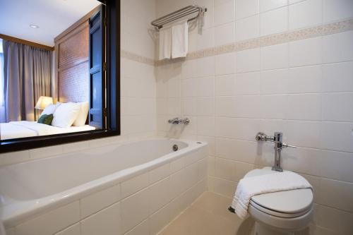 Corner Suite image 1