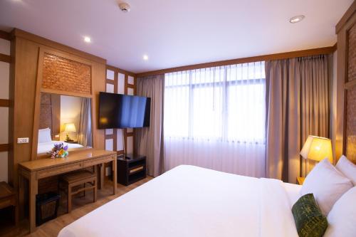 Corner Suite image 6