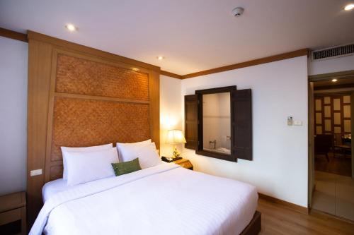 Corner Suite image 7