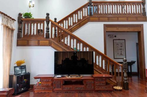 Shared lounge/TV area, LiangQishanyuankezhan in Xikou Town