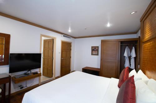 One-Bedroom Suite image 8
