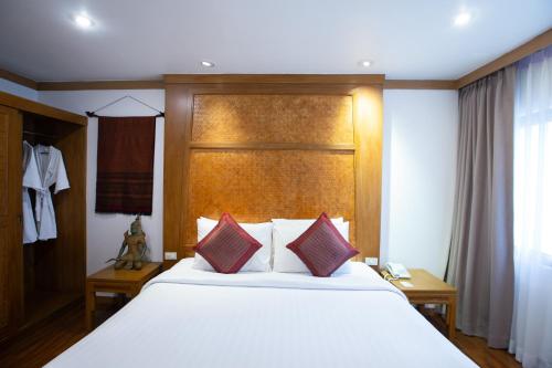 One-Bedroom Suite image 7