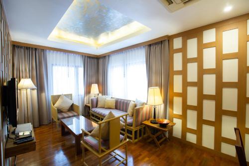 One-Bedroom Suite image 5