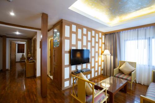 One-Bedroom Suite image 4