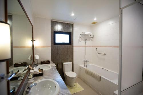 One-Bedroom Suite image 1