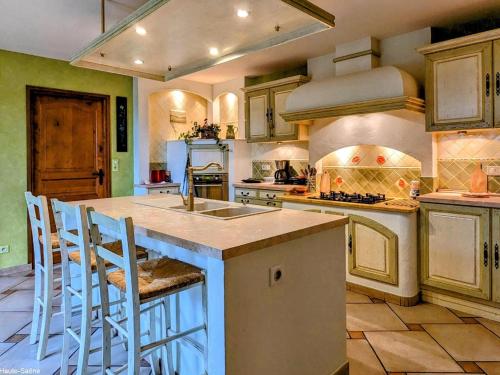 Gîte en bord de Saône avec piscine et jardin - Calme et détente - FR-1-583-233 gîte à louer Esmoulins