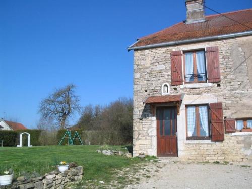 Chambre Rose cosy avec kitchenette et terrasse - FR-1-583-295 in Lavigney