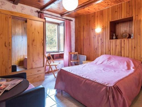 Chambre Rose cosy avec kitchenette et terrasse - FR-1-583-295 in Lavigney
