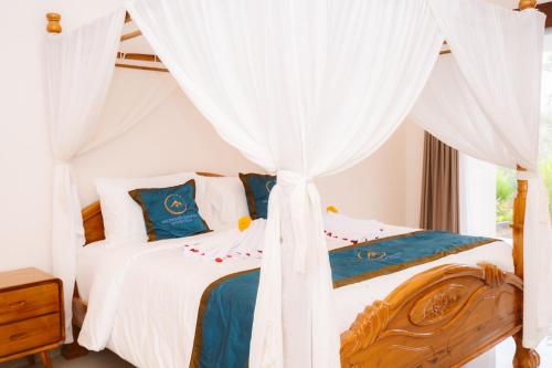 1 king bed, 1 sofa bed