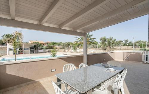  Stunning Home In Kaukana With House Sea View in Villaggio Azzurro