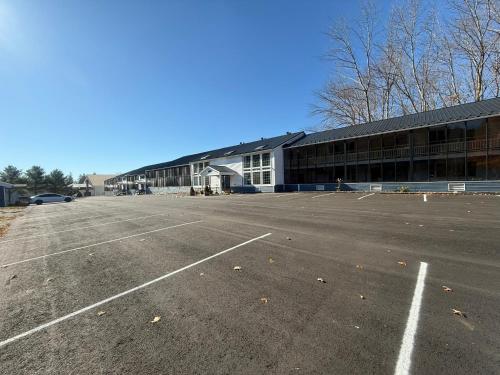 Travelodge by Wyndham Lincoln Near White Mountain - image 4