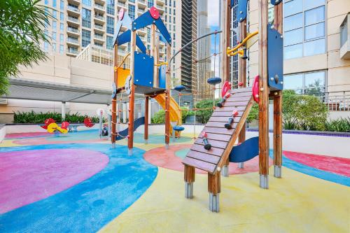 Burj Khalifa View 2BR Steps from Dubai Mall & Metro, Dubaï (photo 5)