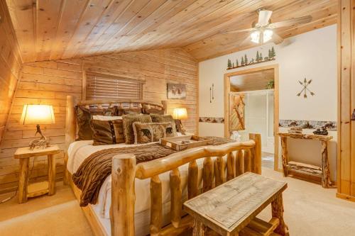 Log Lodge Mountain View Hot tub Dog Friendly in Woodland Park, USA