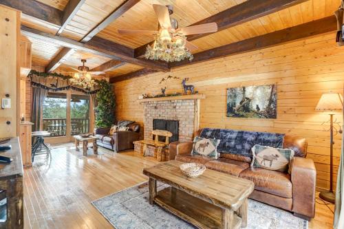 Log Lodge Mountain View Hot tub Dog Friendly in Woodland Park, USA