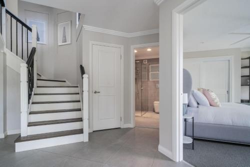 Oatley Escape with Pool Relax in Style & Elegance - image 4