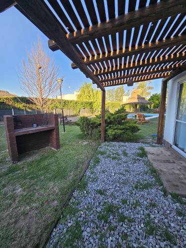 Complejo de Cabañas CABLE A TIERRA Cabaña Bonarda mono ambiente